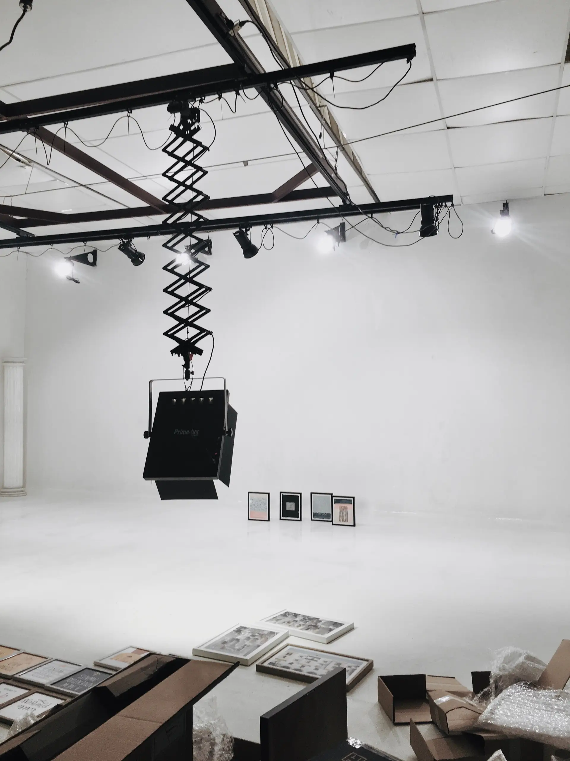 VelariwhiteGallery minimalist interior